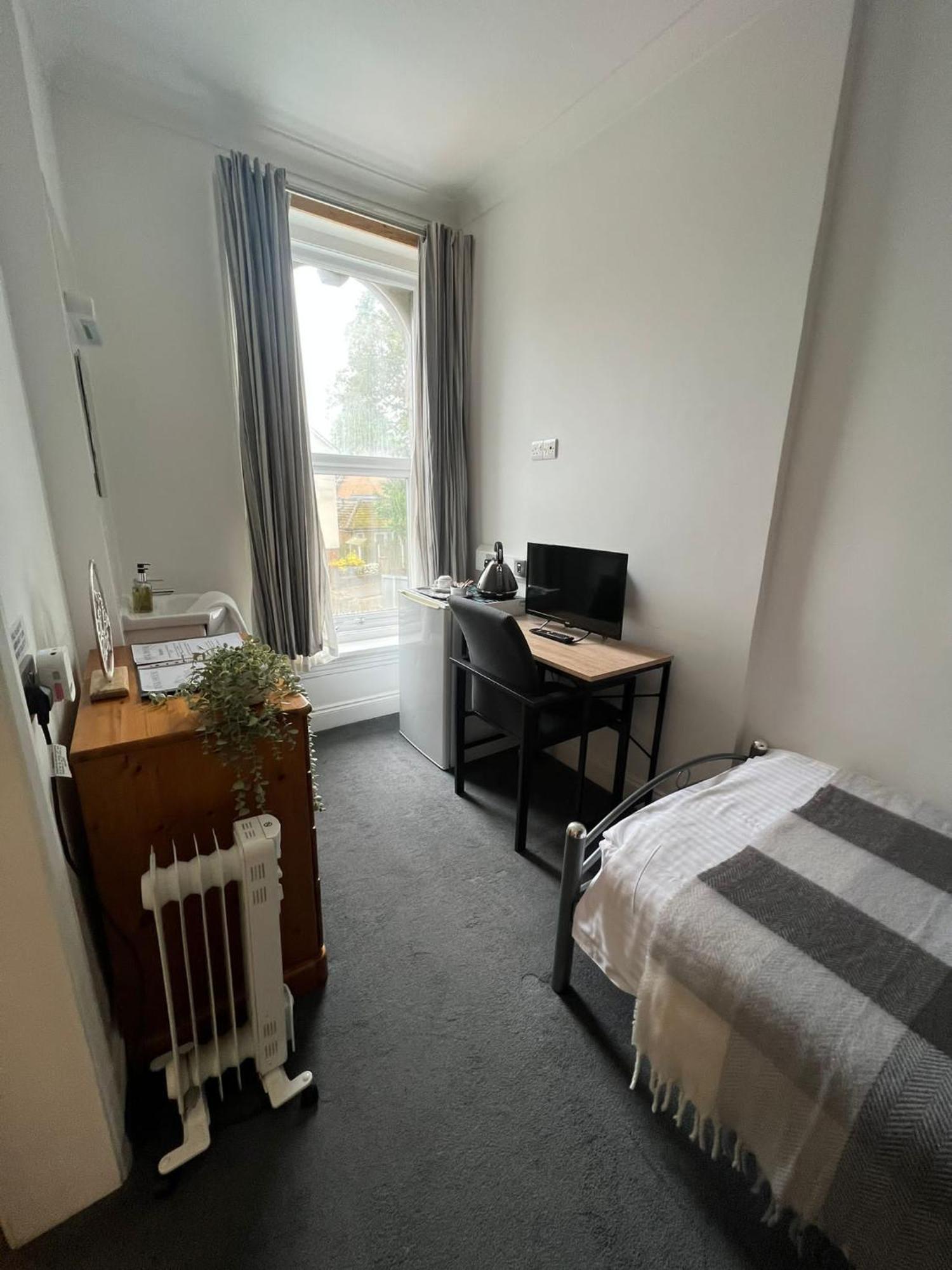 Rock House Bed And Breakfast Maidstone Habitación foto