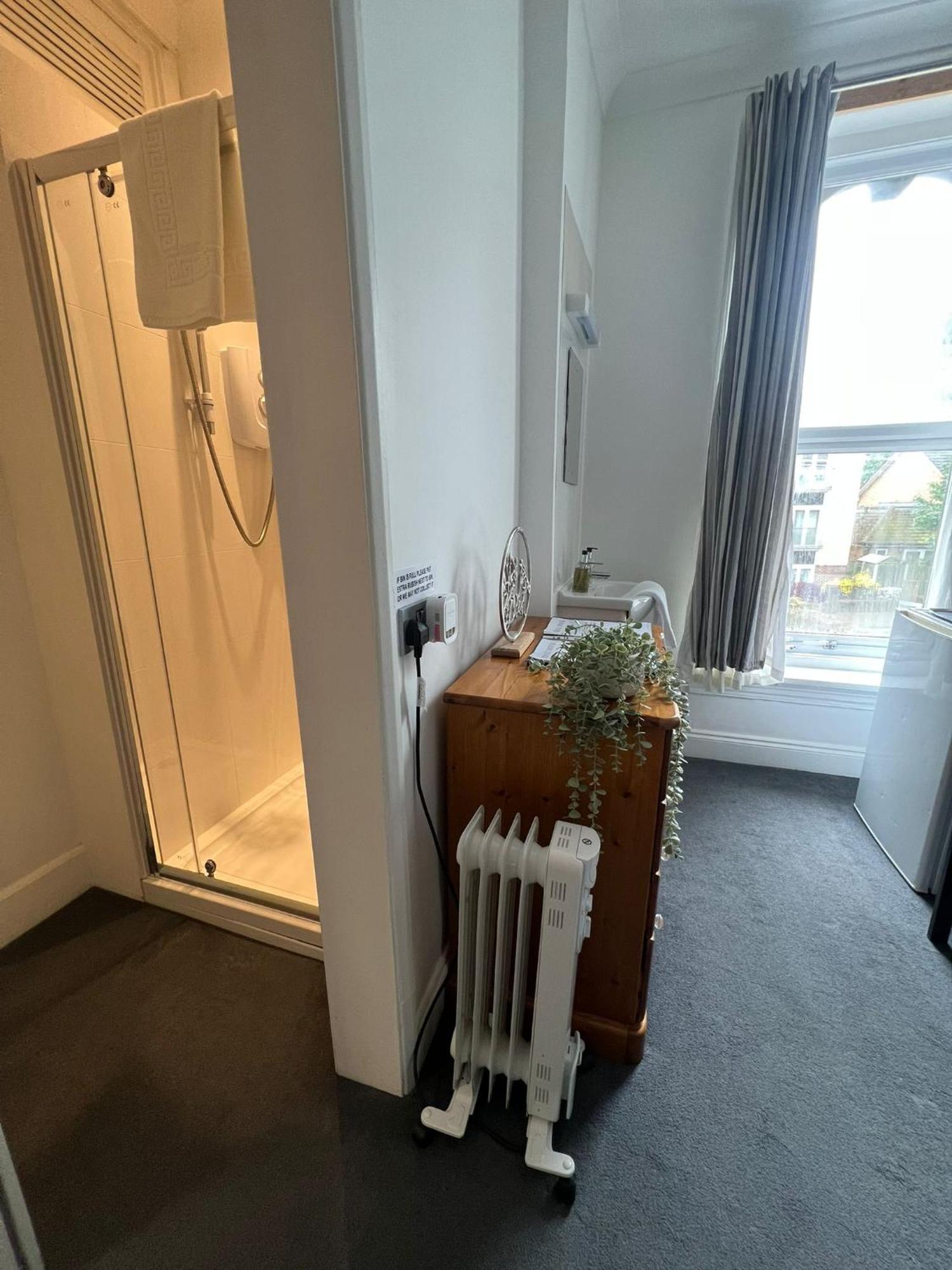 Rock House Bed And Breakfast Maidstone Habitación foto